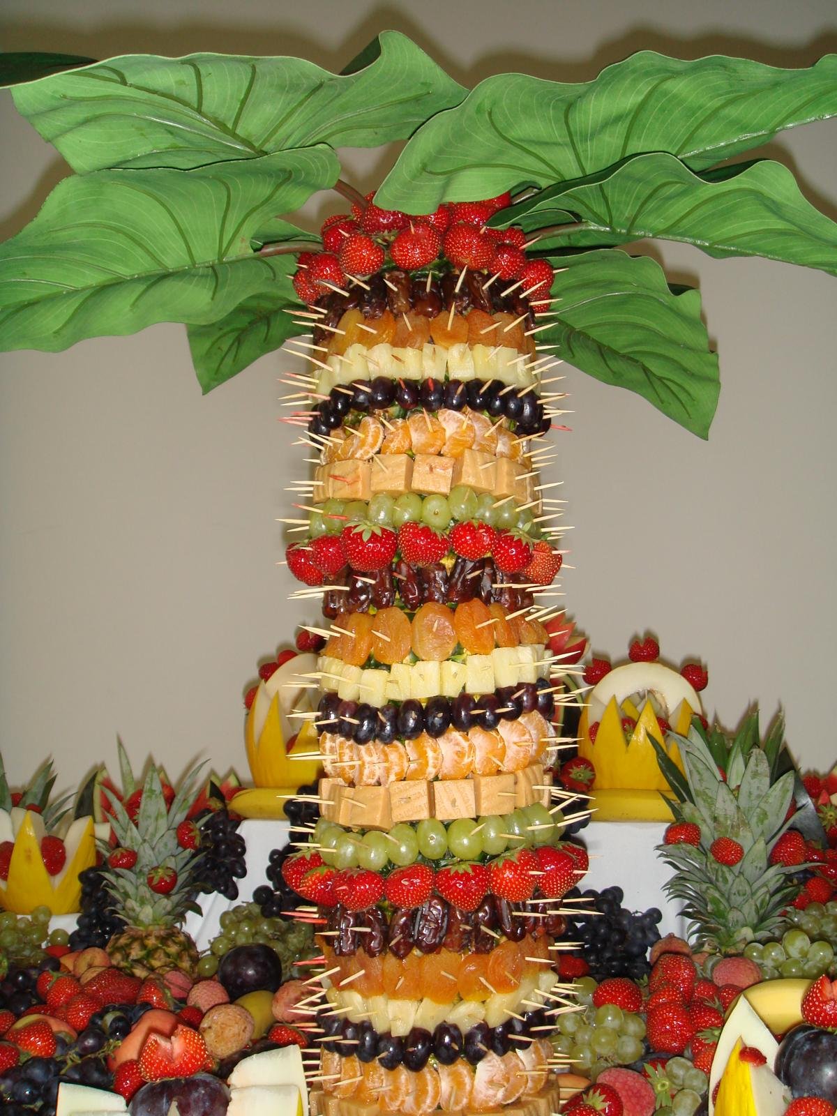 Fruits-cake-tree-Harrys-creation
